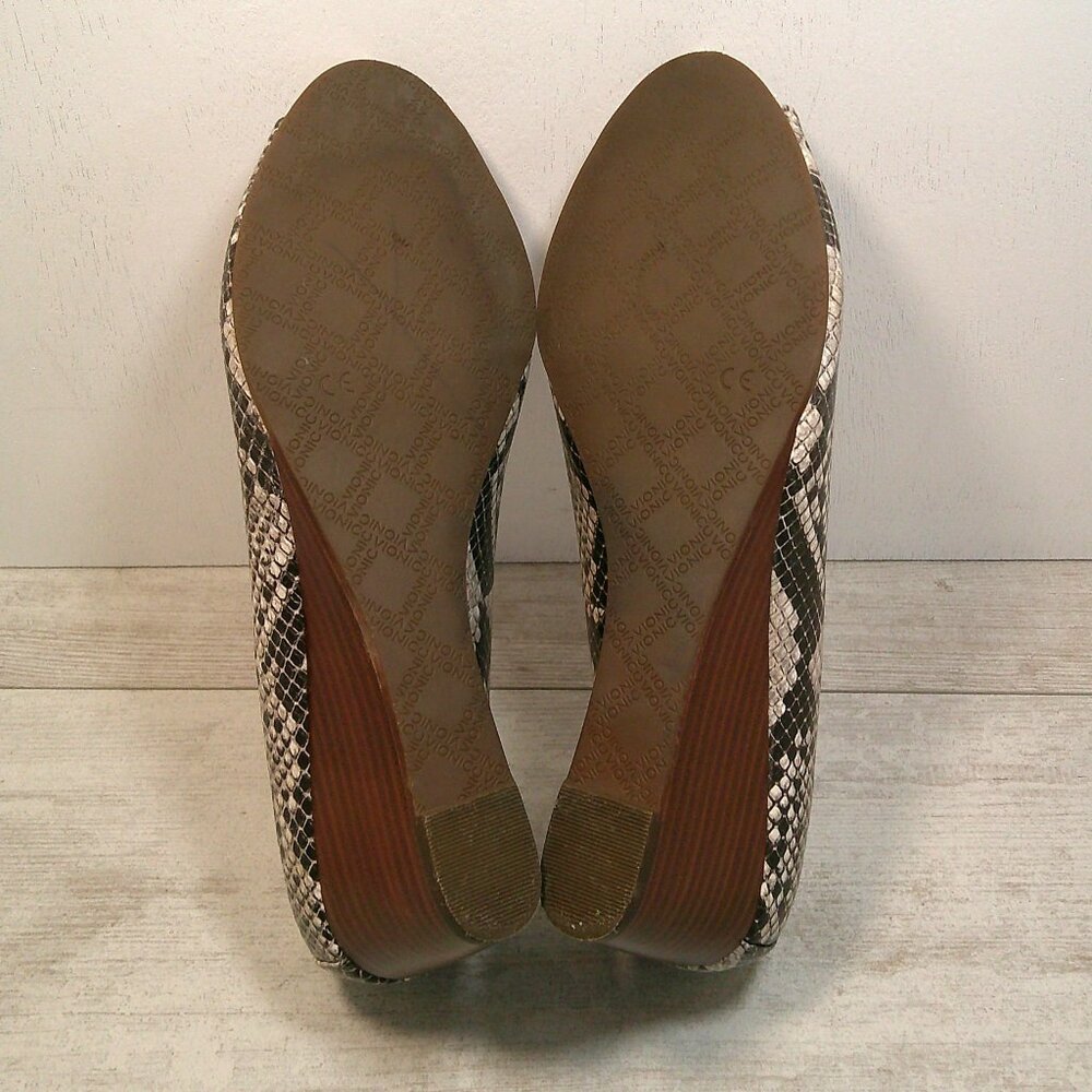 Vionic Peep Toe Bria Snakeskin Wedge heels pumps Size: 9 - Picture 10 of 11